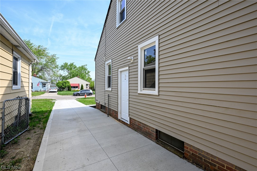 6011 Ridgewood Avenue Parma, OH 44129 - Photo 6 of 30