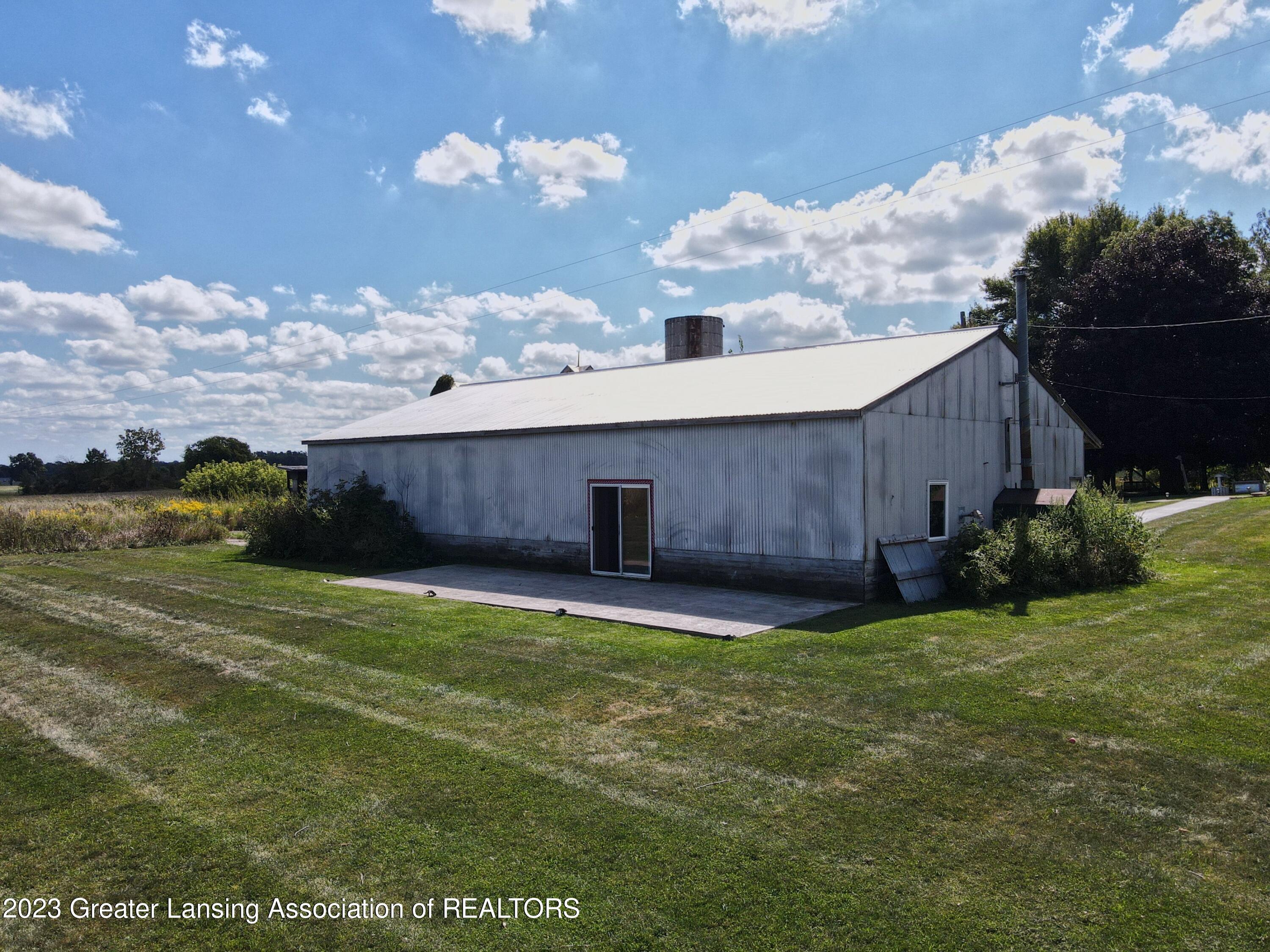 105 East Columbia Road Mason, MI 48854 - Photo 37 of 49 Barn