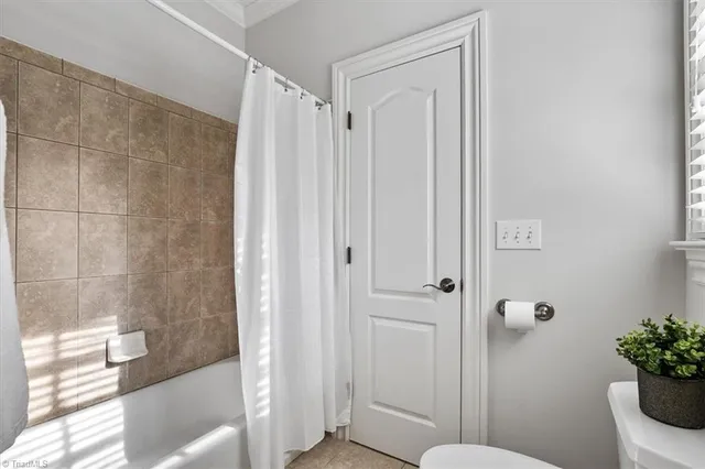 $967,500 | 7107 Lake Henson Drive, Summerfield, NC 27358