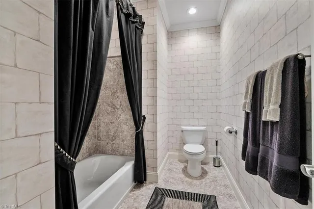 $967,500 | 7107 Lake Henson Drive, Summerfield, NC 27358