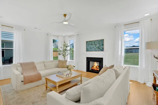 $649,900 | 613 Conifer Dr Spring Hill, Thompson's Station, TN 37179