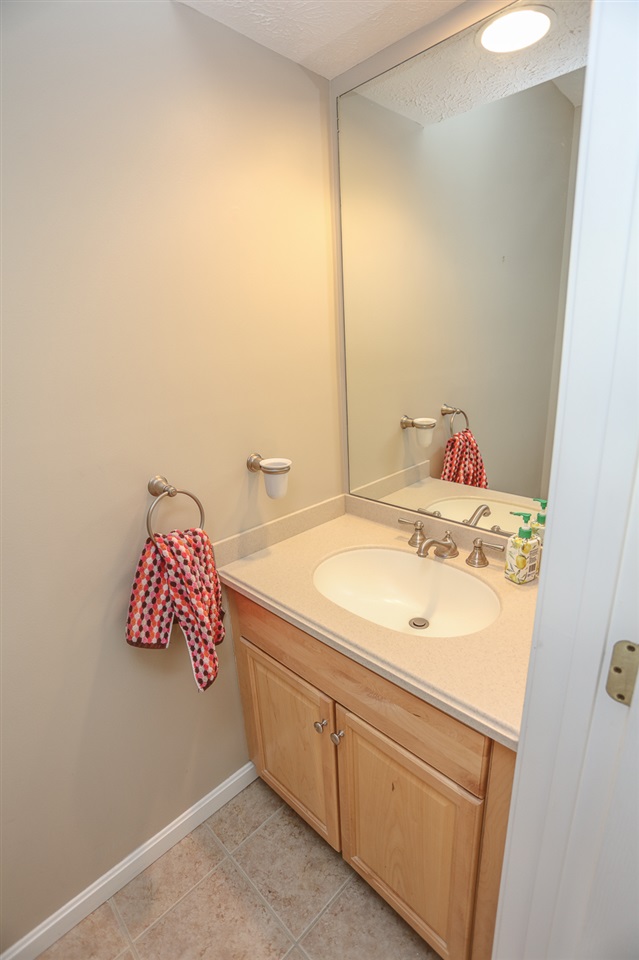 34 Mammoth Road, Unit 5 Hooksett, NH 03106 - Photo 24 of 39 Gallery Image 24