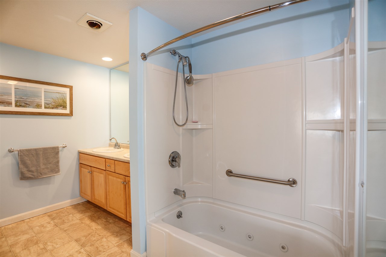 34 Mammoth Road, Unit 5 Hooksett, NH 03106 - Photo 36 of 39 Gallery Image 36