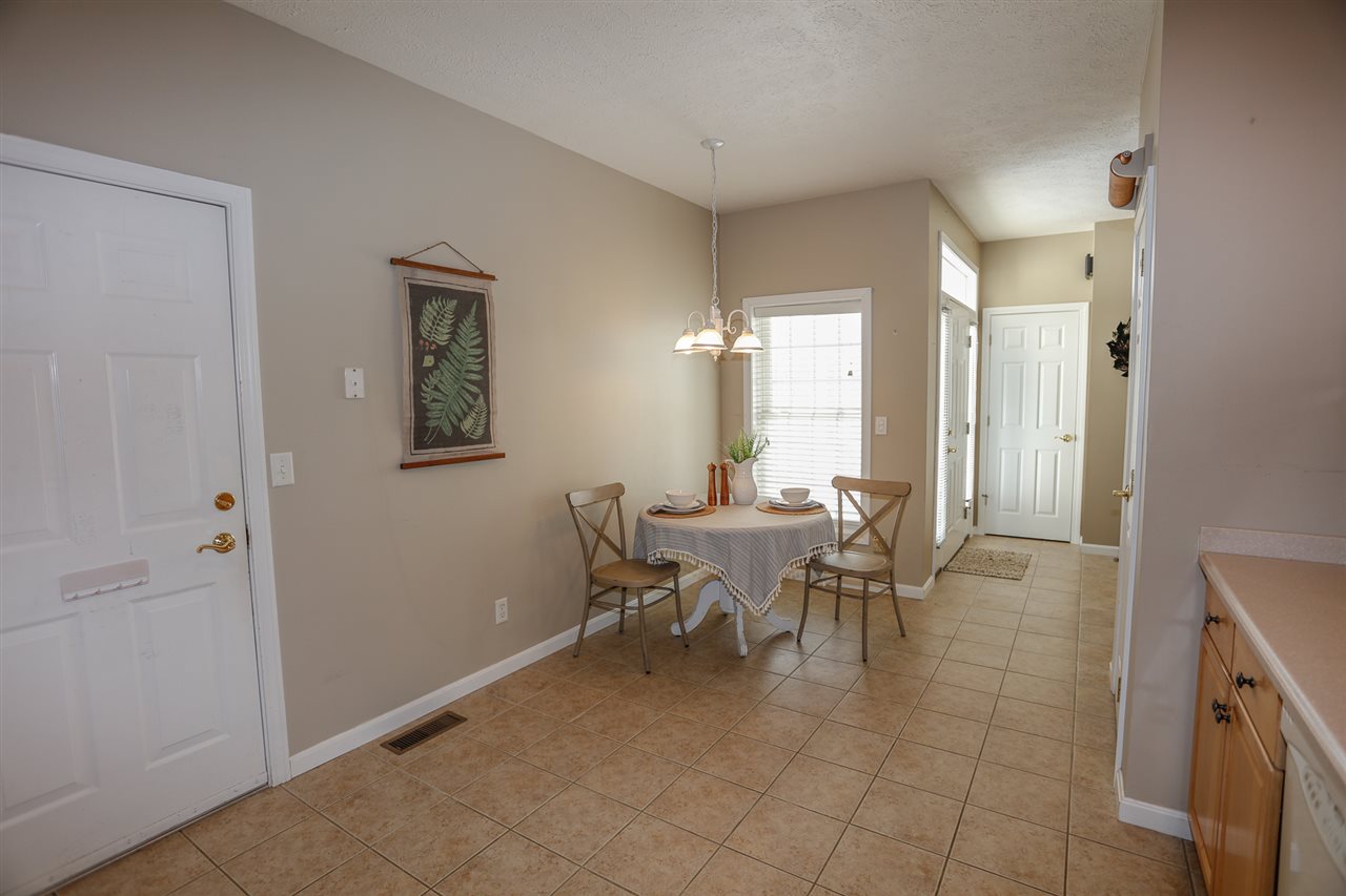 34 Mammoth Road, Unit 5 Hooksett, NH 03106 - Photo 8 of 39 Gallery Image 8