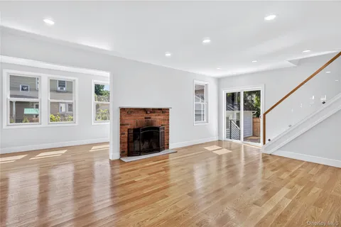 $1,495,000 | 118 Willow Street, Roslyn Heights, NY 11577