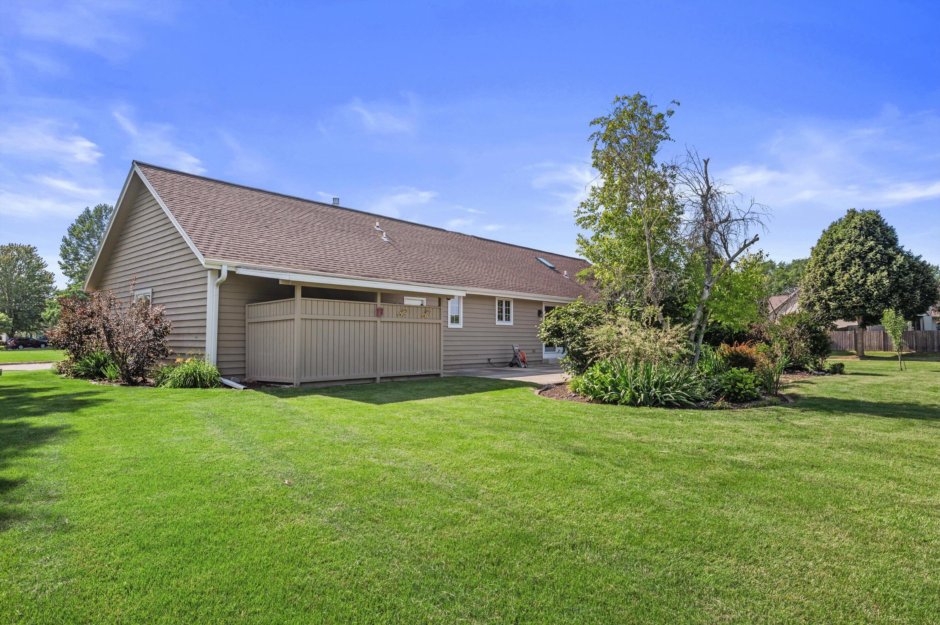 2803 Ridgeline Circle Waukesha, WI 53188 - Photo 29 of 38 08-DSC9356