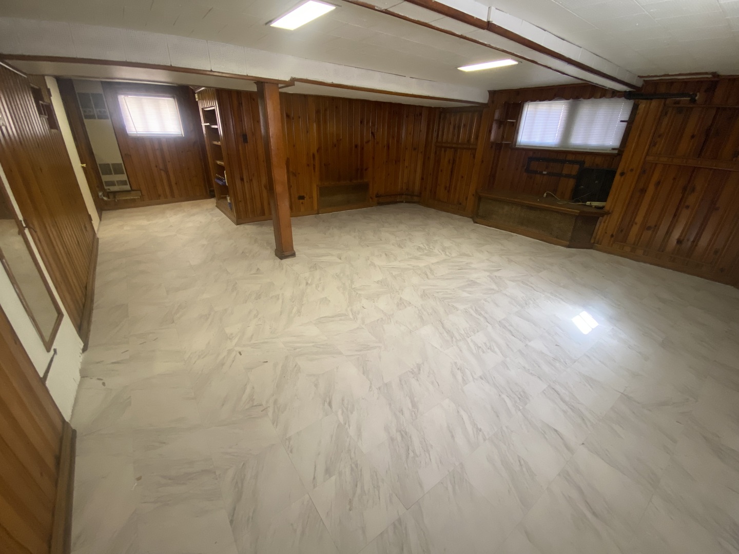 5514 North Mango Avenue, Unit G Chicago, IL 60630 - Photo 2 of 9 a view of an empty room