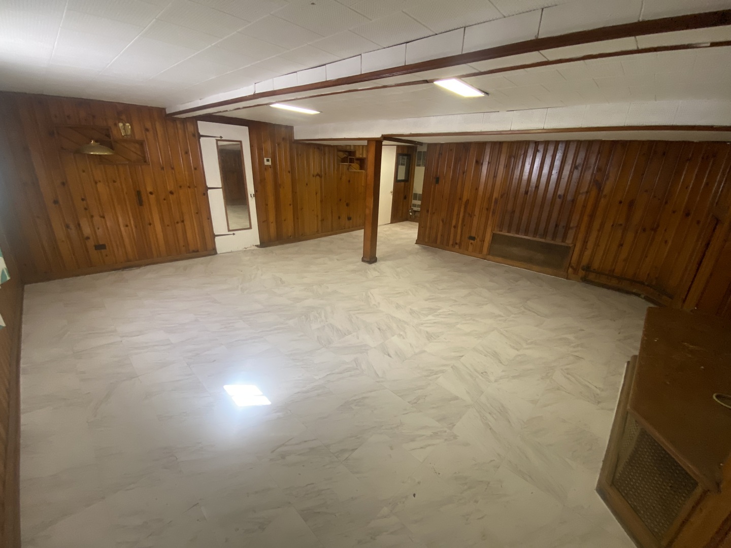 5514 North Mango Avenue, Unit G Chicago, IL 60630 - Photo 3 of 9 a view of an empty room