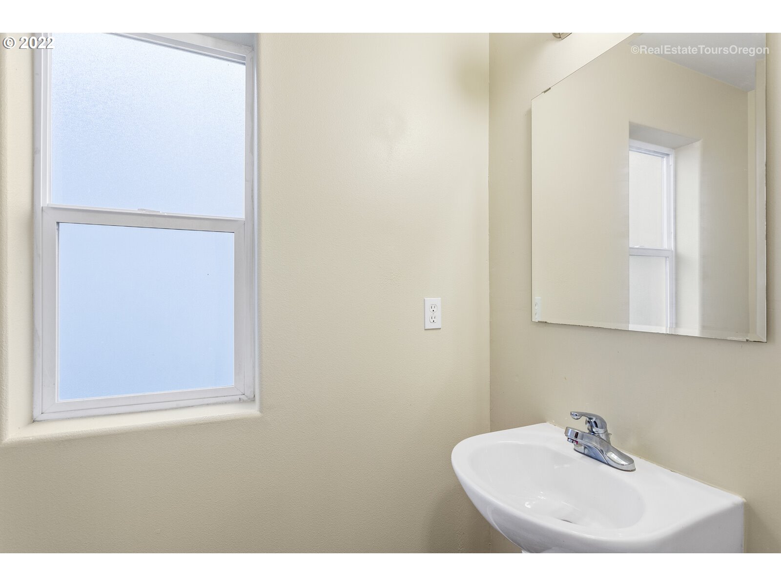 910 Northeast Mariners Loop Portland, OR 97211 - Photo 17 of 32 Gallery Image 17