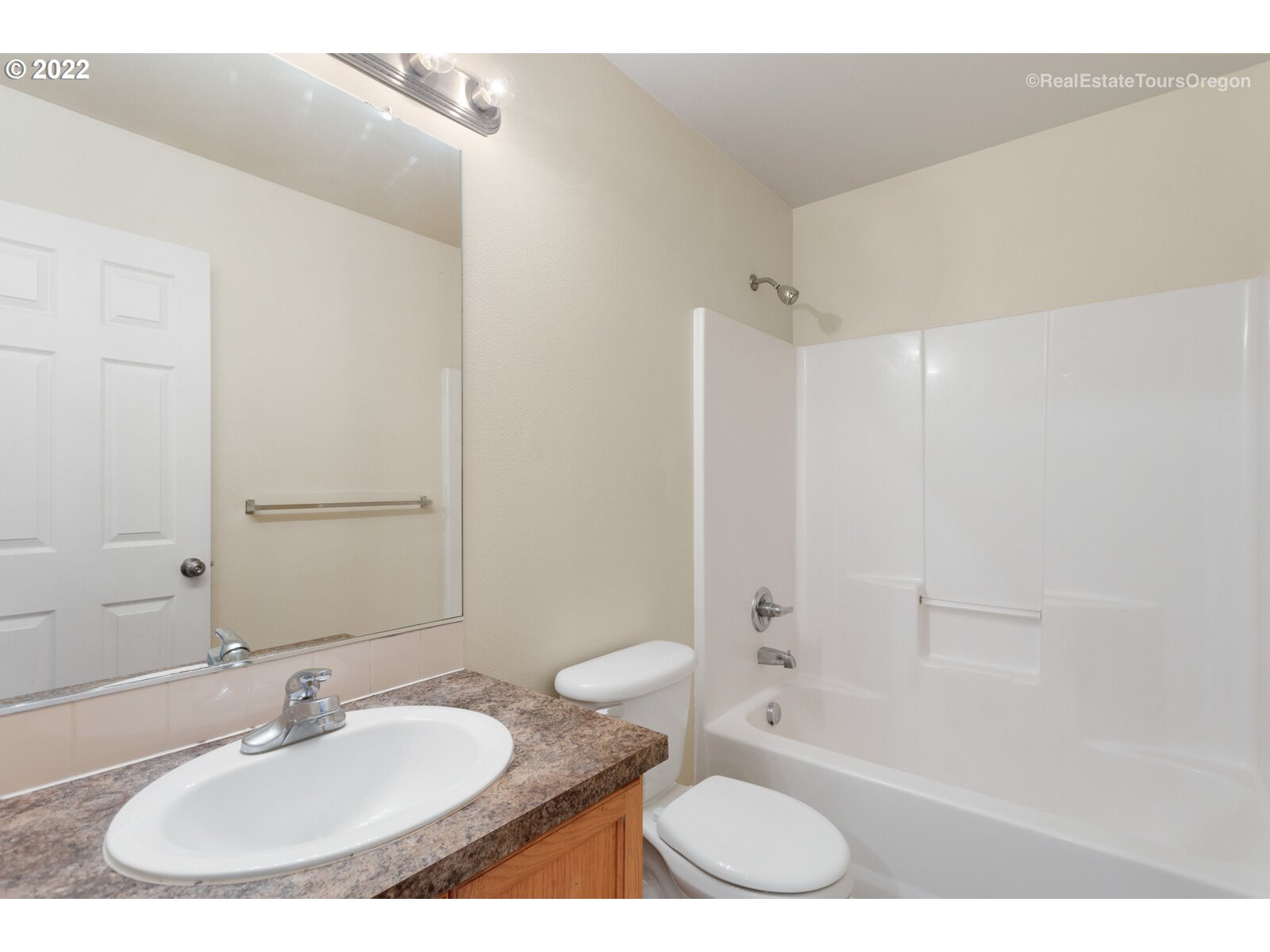 910 Northeast Mariners Loop Portland, OR 97211 - Photo 26 of 32 Gallery Image 26