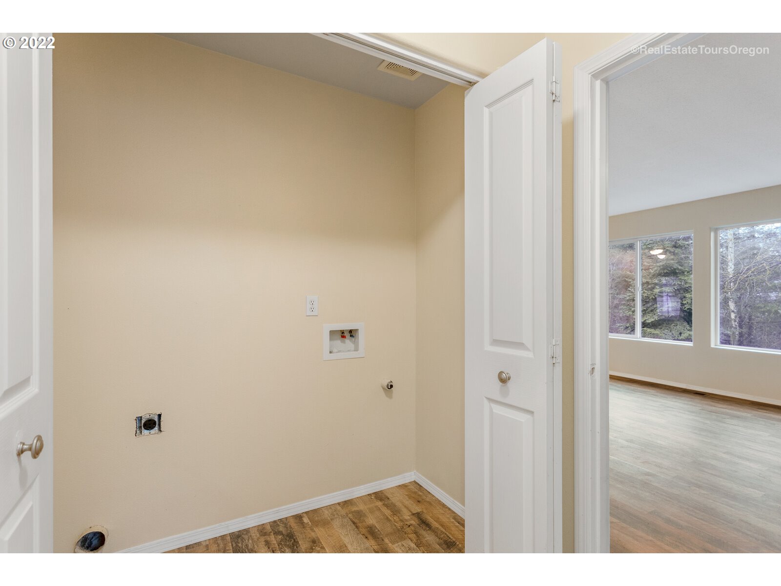 910 Northeast Mariners Loop Portland, OR 97211 - Photo 28 of 32 Gallery Image 28