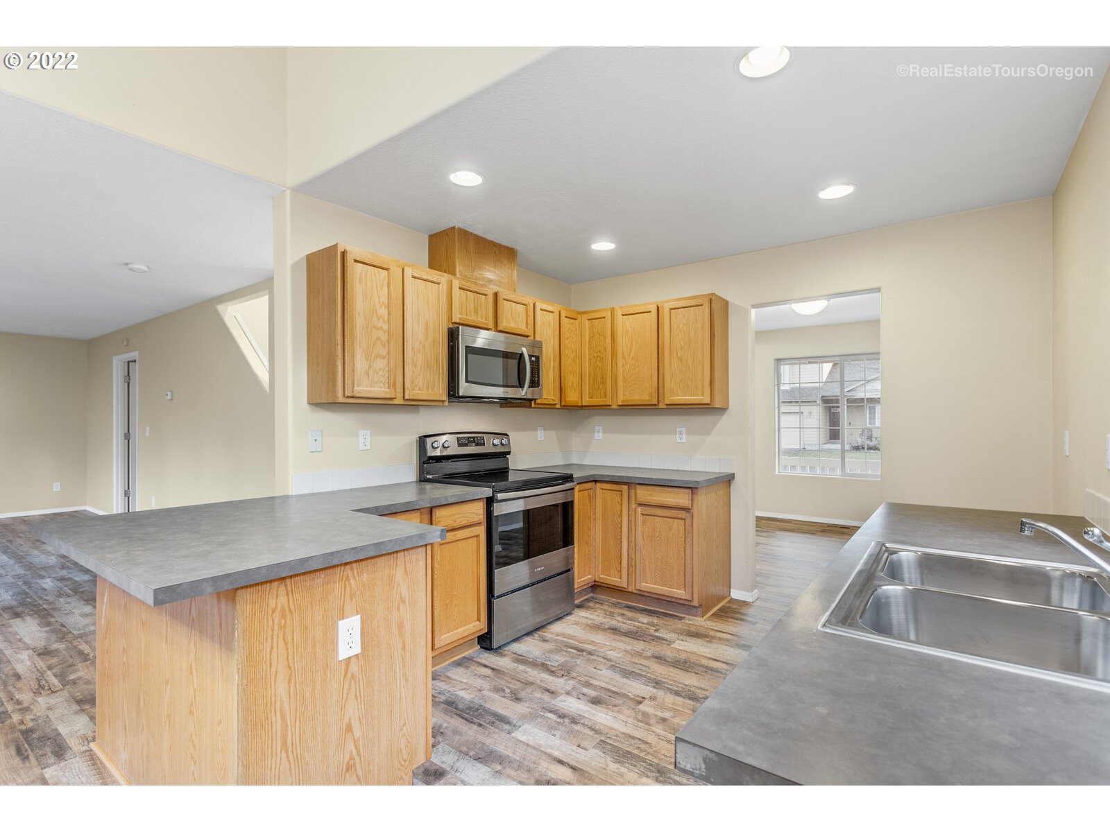910 Northeast Mariners Loop Portland, OR 97211 - Photo 6 of 32 Gallery Image 6