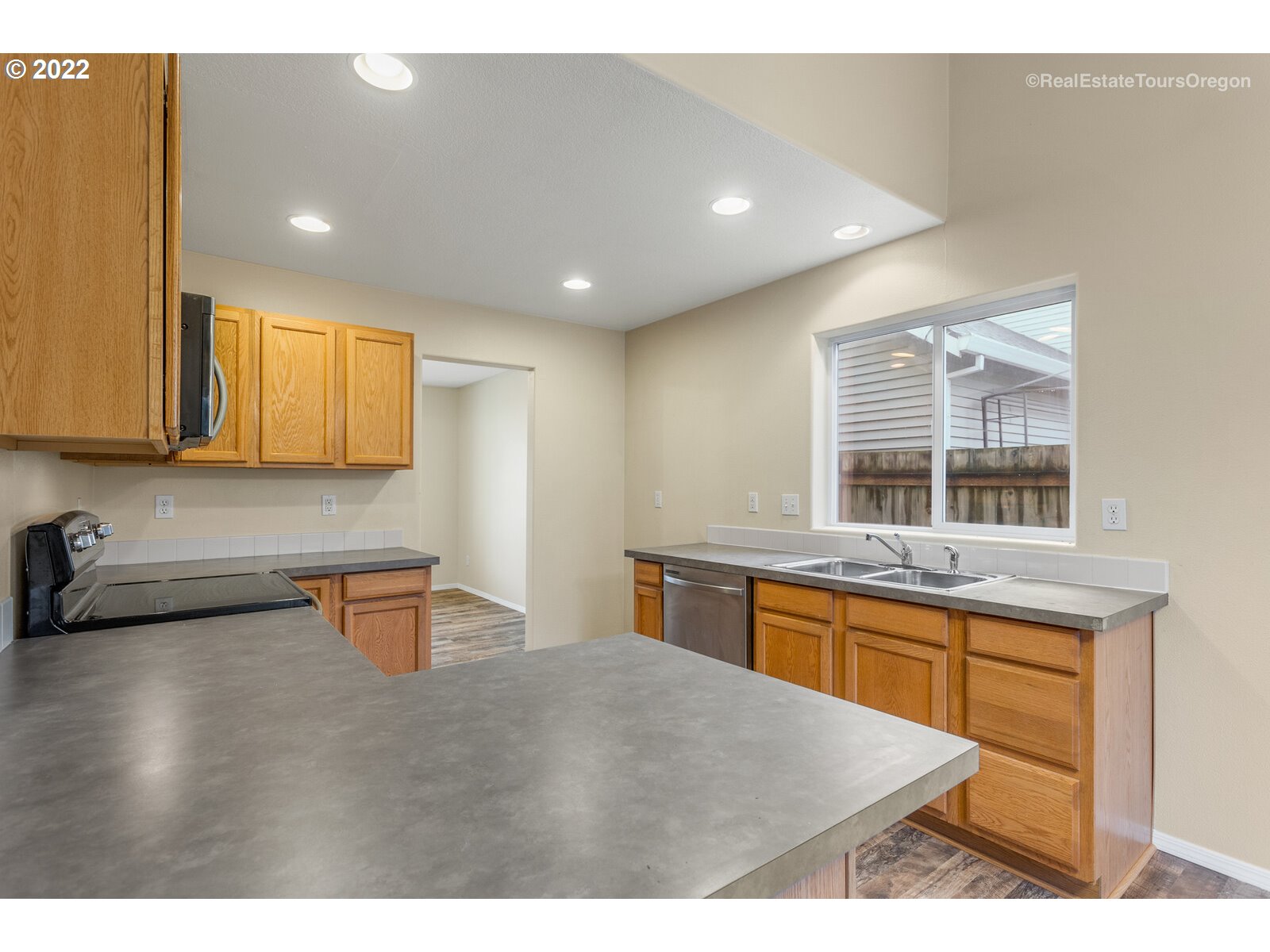 910 Northeast Mariners Loop Portland, OR 97211 - Photo 7 of 32 Gallery Image 7