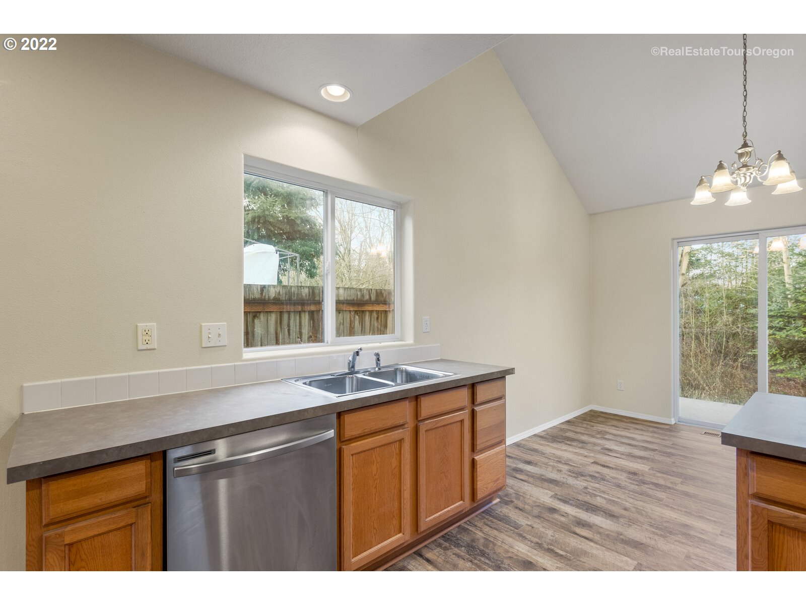 910 Northeast Mariners Loop Portland, OR 97211 - Photo 9 of 32 Gallery Image 9