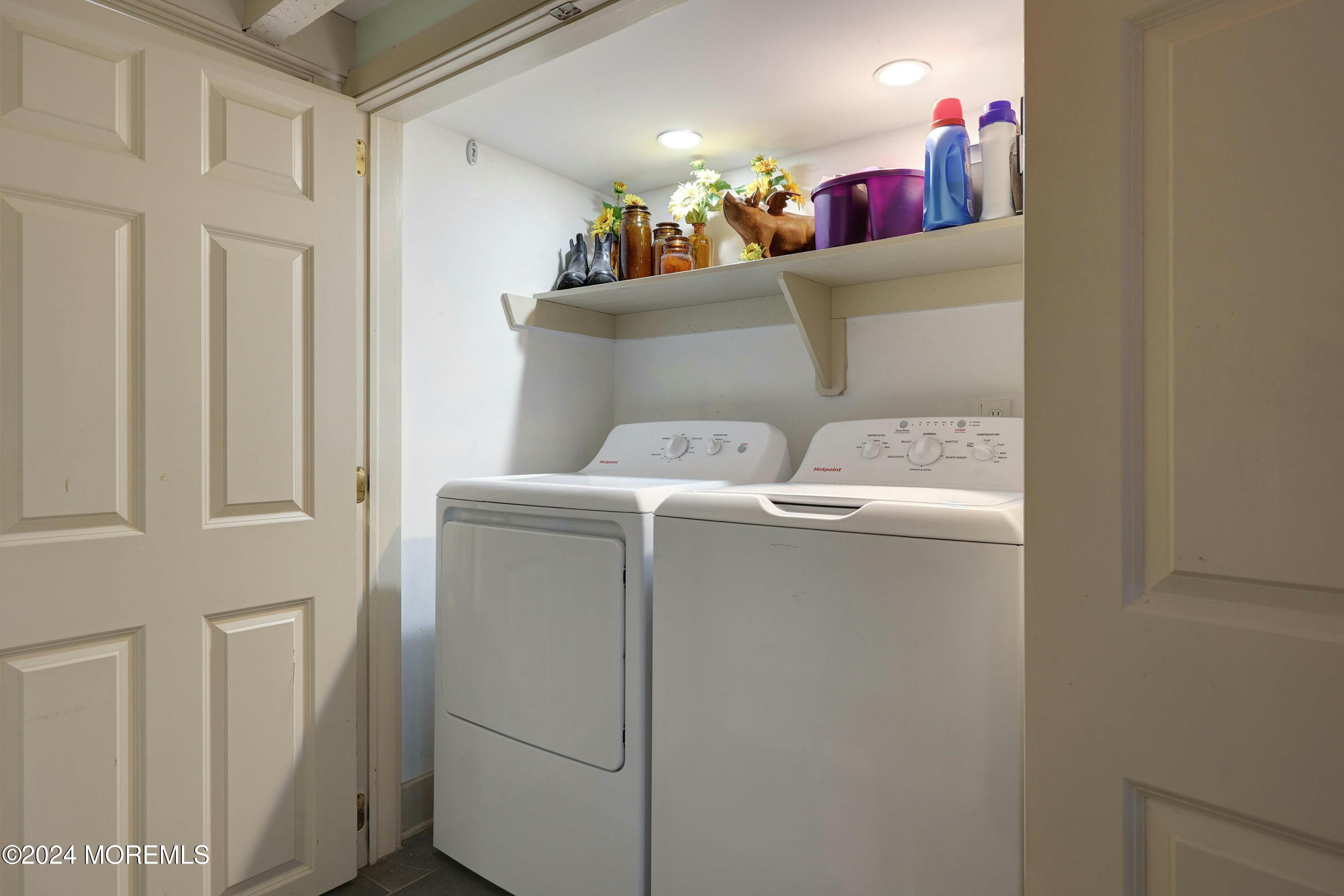 125 Sandy Ridge Road Stockton, NJ 08559 - Photo 19 of 46 a utility room with dryer and washer