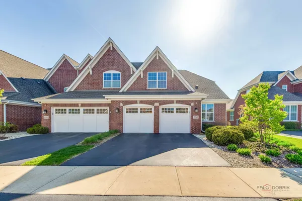 $989,900 | 2240 Washington Drive, Northbrook, IL 60062