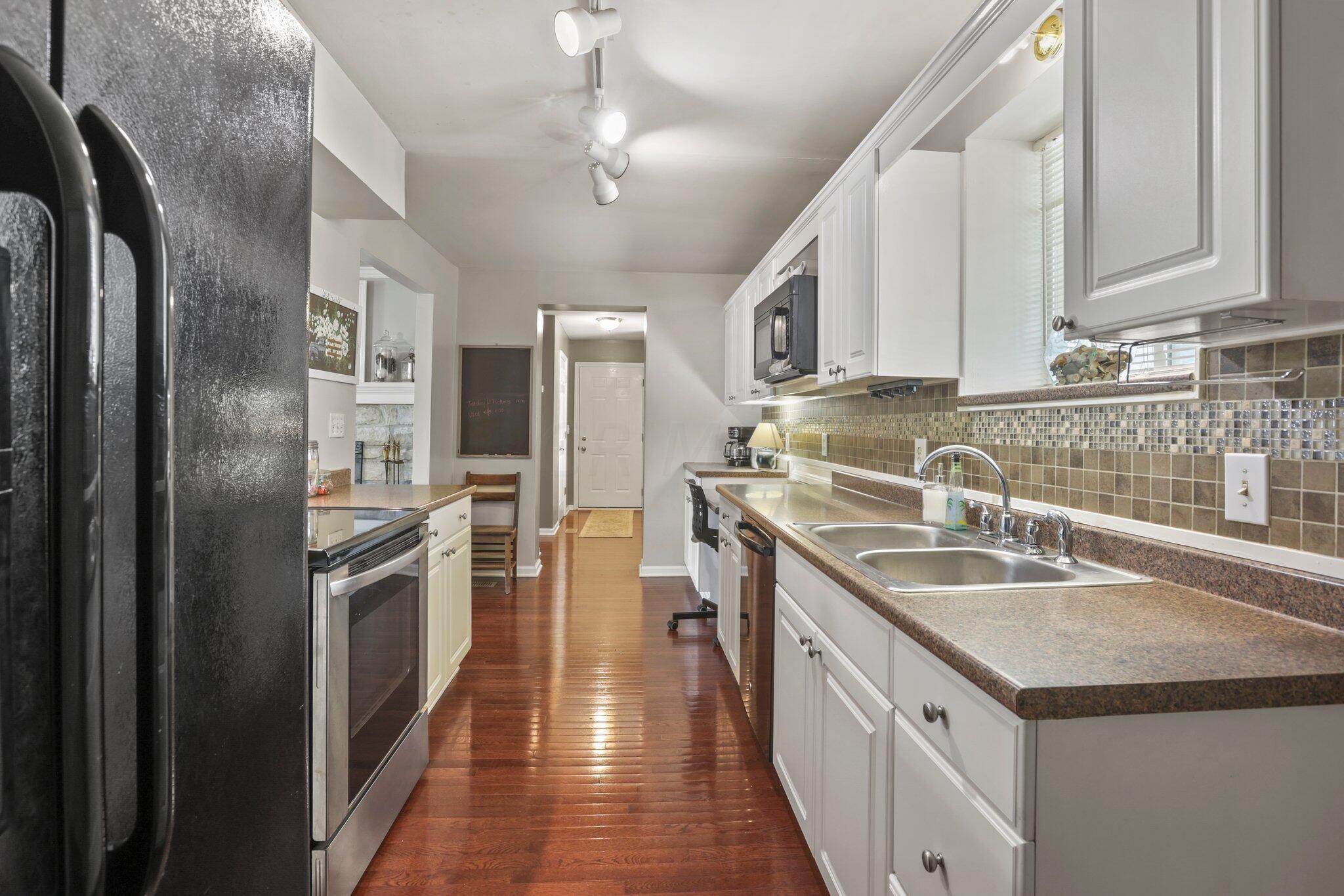 5575 Broadview Road Columbus, OH 43230 - Photo 27 of 66 Kitchen