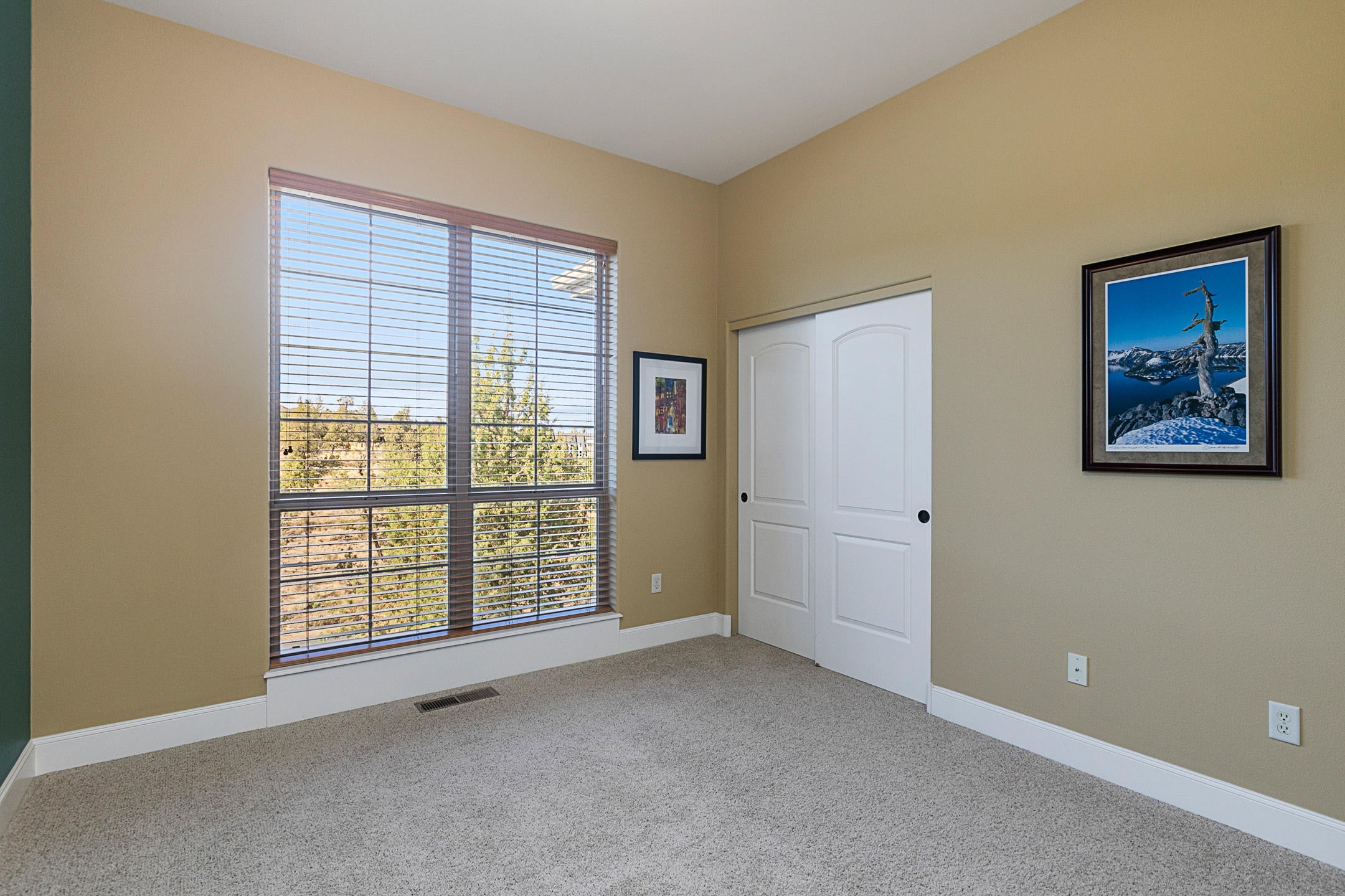 537 Highland Meadow Loop Redmond, OR 97756 - Photo 26 of 35 3rd Bedroom