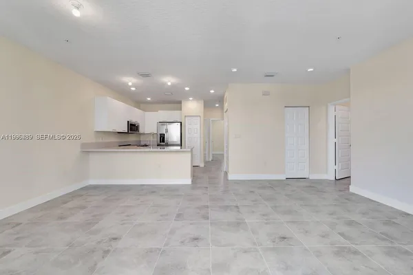 $425,000 | 6420 Northwest 102nd Path, Unit 303, Doral, FL 33178