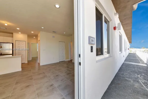 $425,000 | 6420 Northwest 102nd Path, Unit 303, Doral, FL 33178