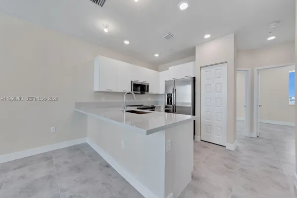 $425,000 | 6420 Northwest 102nd Path, Unit 303, Doral, FL 33178