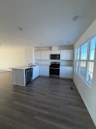 $2,499 | 1558 Sequoia Way, Unit 1558, Pingree Grove, IL 60140