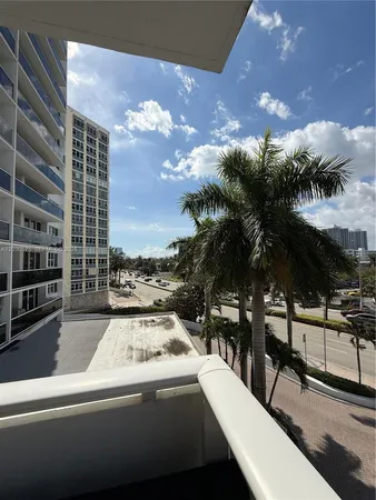 $3,200 | 3140 South Ocean Drive, Unit 310, Hallandale Beach, FL 33009