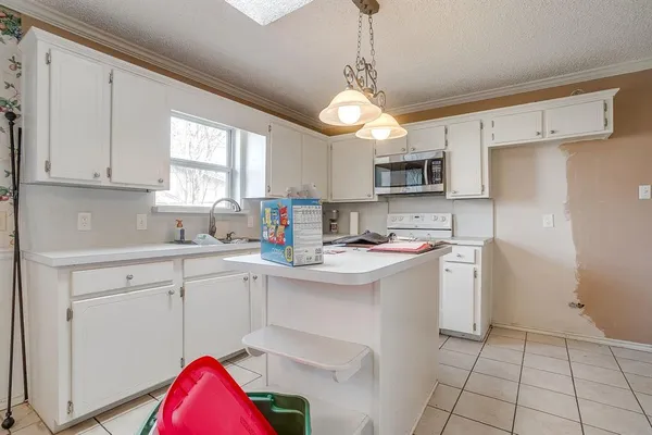 $299,000 | 612 Melbourne Court, Hurst, TX 76053
