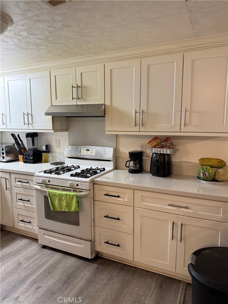 995 Pomona Road, Unit 24 Corona, CA 92882 - Photo 5 of 17