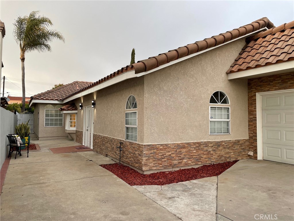 17912 Gridley Road Artesia, CA 90701 - Photo 2 of 40 Gallery Image 2