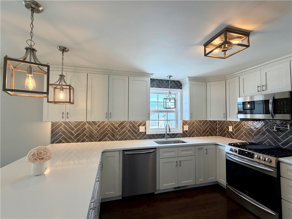 281 Abbott Run Valley Road Cumberland, RI 02864 - Photo 5 of 25 Gallery Image 5