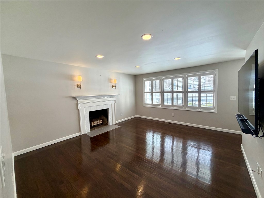281 Abbott Run Valley Road Cumberland, RI 02864 - Photo 6 of 25 Gallery Image 6