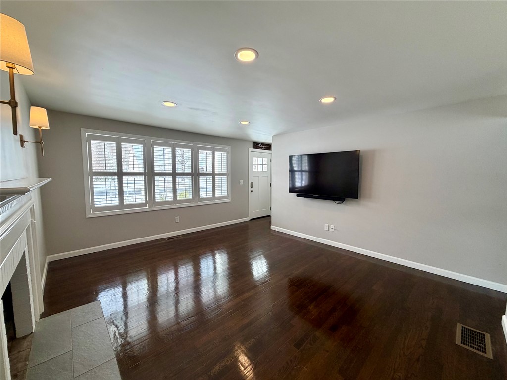 281 Abbott Run Valley Road Cumberland, RI 02864 - Photo 8 of 25 Gallery Image 8