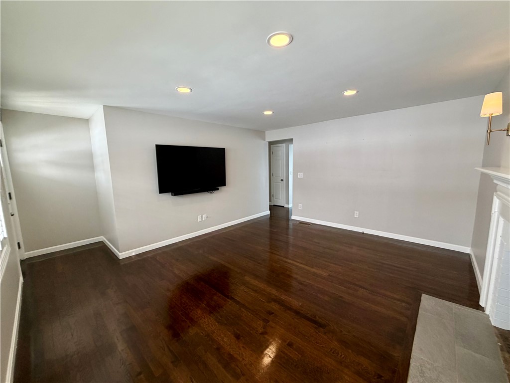 281 Abbott Run Valley Road Cumberland, RI 02864 - Photo 9 of 25 Gallery Image 9