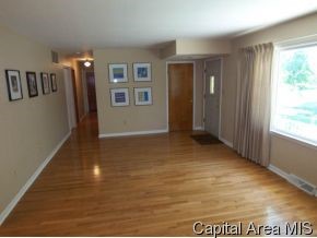 2205 Fairway Drive Springfield, IL 62704 - Photo 3 of 12