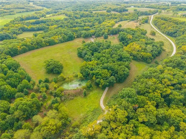 $250,000 | 23291 Christian Road, Braymer, MO 64624