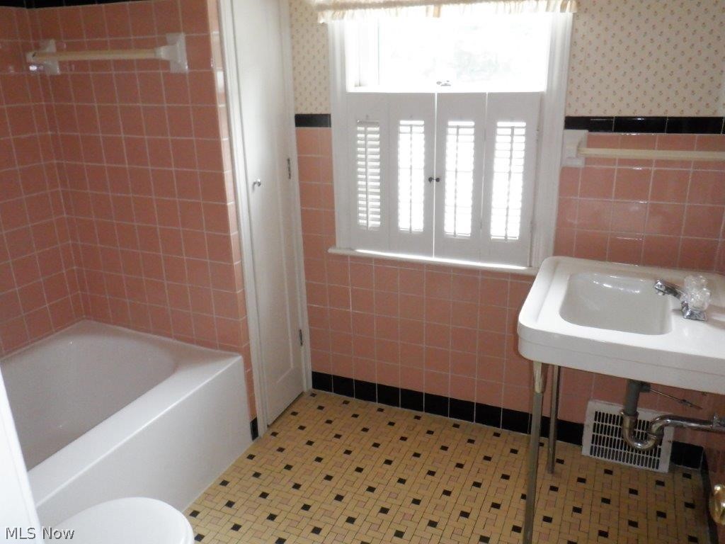 1455 Evanston Road Lyndhurst, OH 44124 - Photo 18 of 27