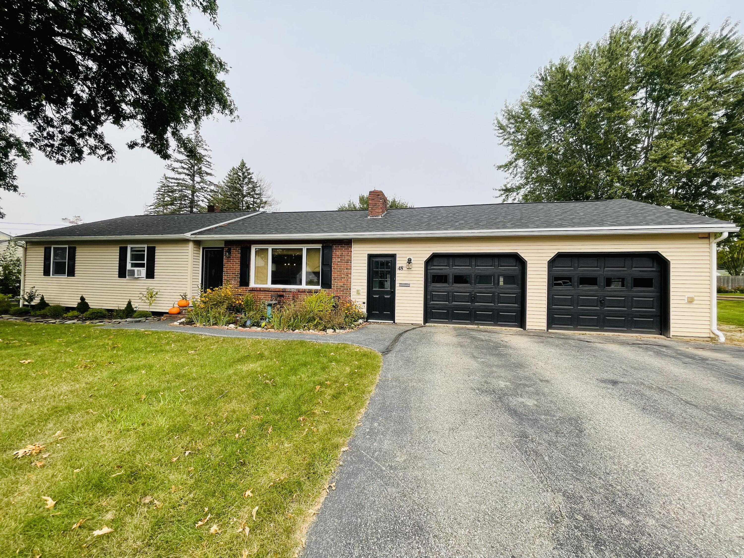 48 Sunset Strip Brewer, ME 04412 - Photo 1 of 35 WG725f95TZ650+f0iIpO8g