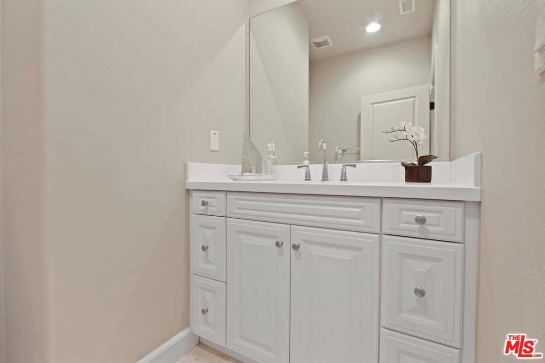 48 Clocktower Irvine, CA 92620 - Photo 22 of 39 Gallery Image 22