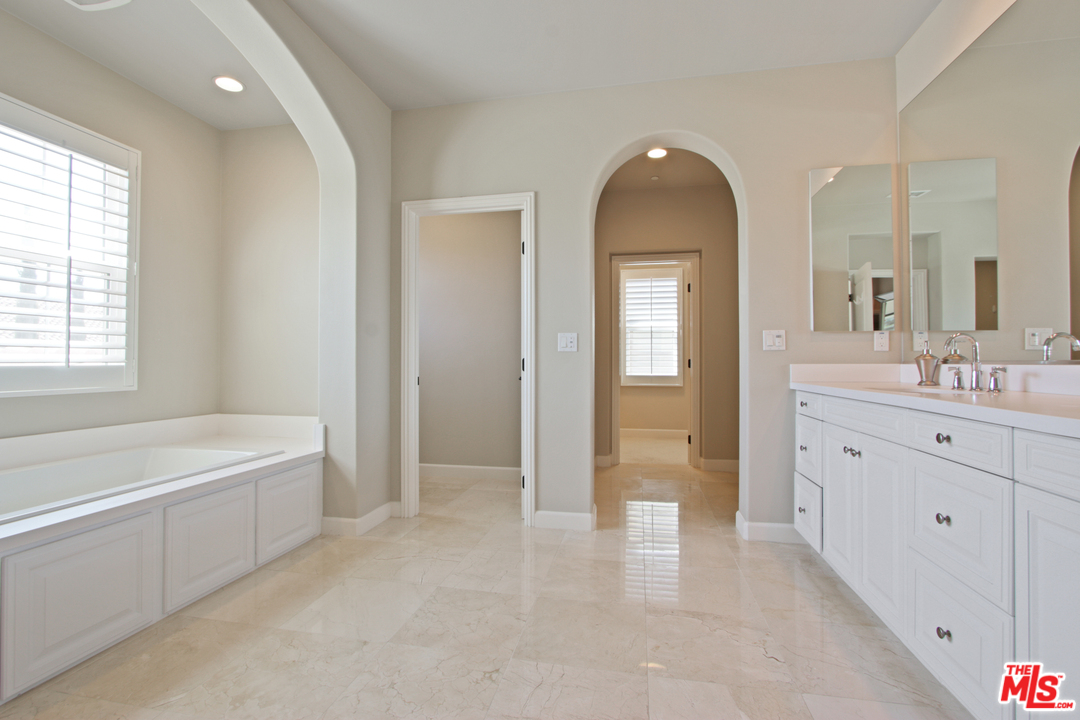 48 Clocktower Irvine, CA 92620 - Photo 27 of 39 Gallery Image 27