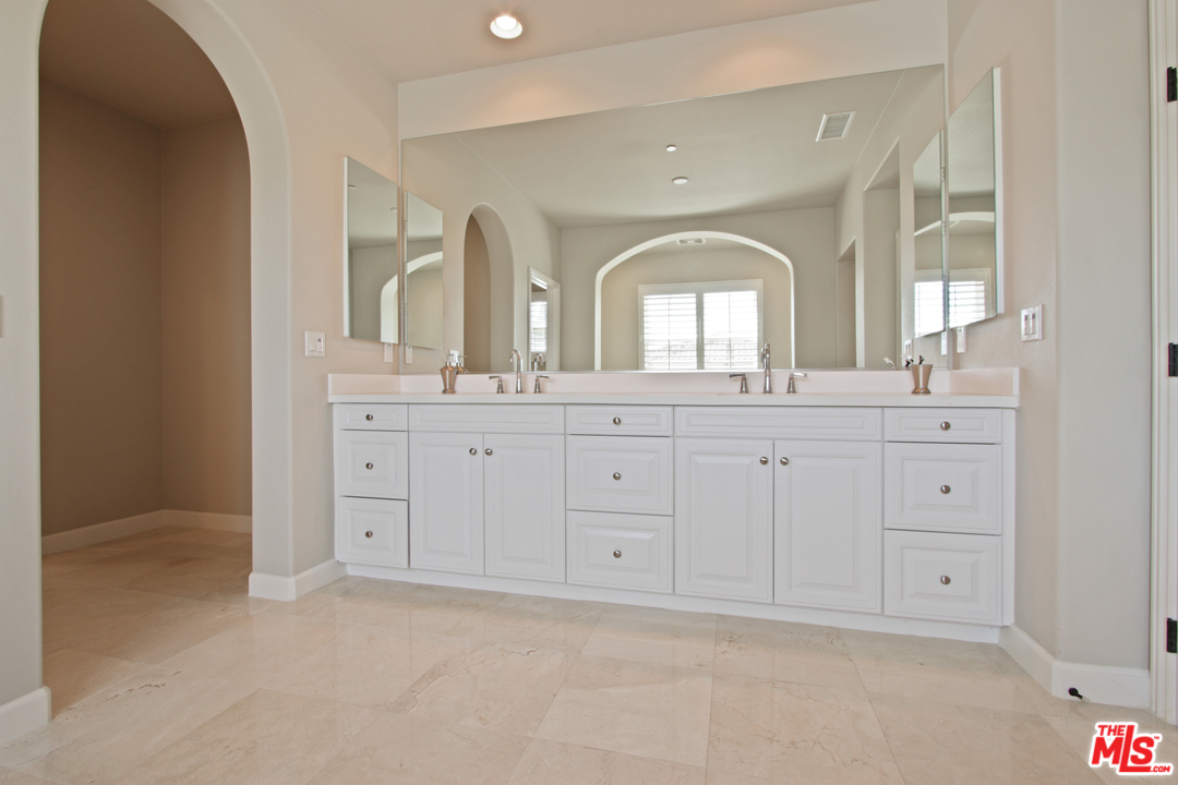 48 Clocktower Irvine, CA 92620 - Photo 31 of 39 Gallery Image 31