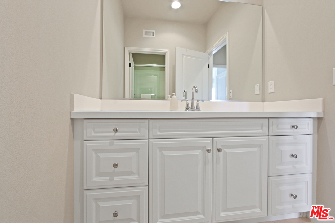 48 Clocktower Irvine, CA 92620 - Photo 36 of 39 Gallery Image 36