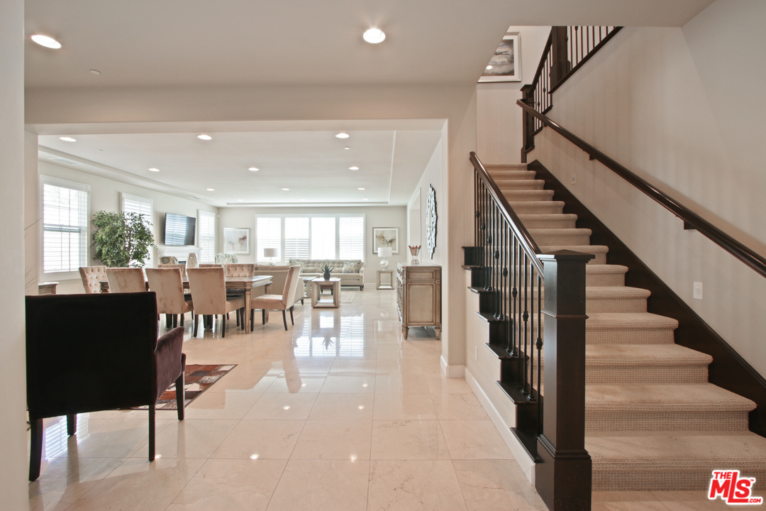 48 Clocktower Irvine, CA 92620 - Photo 6 of 39 Gallery Image 6
