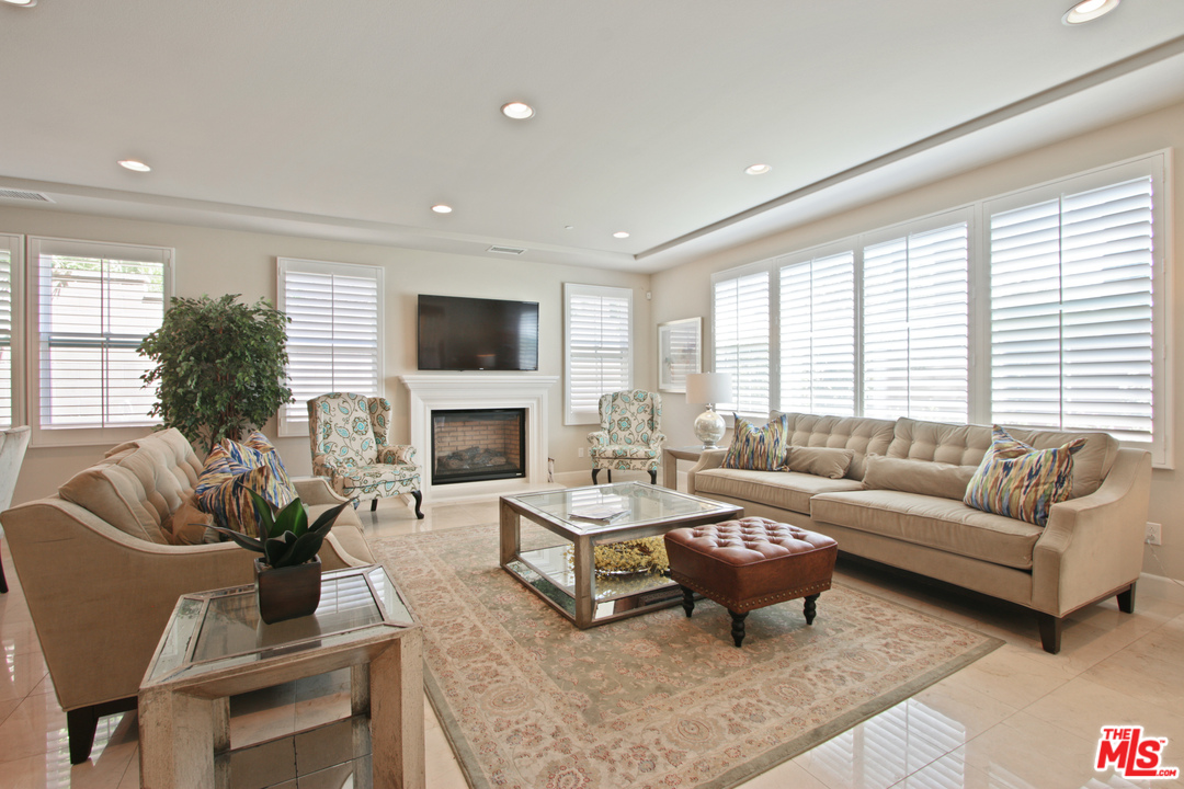 48 Clocktower Irvine, CA 92620 - Photo 9 of 39 Gallery Image 9