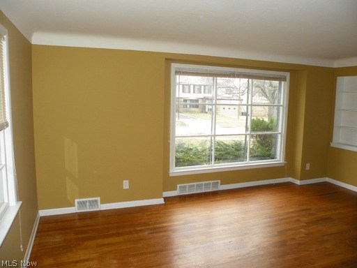 633 Quilliams Road Cleveland, OH 44121 - Photo 4 of 24