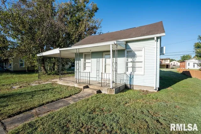 $49,999 | 111 South 5th Street, Elkville, IL 62932