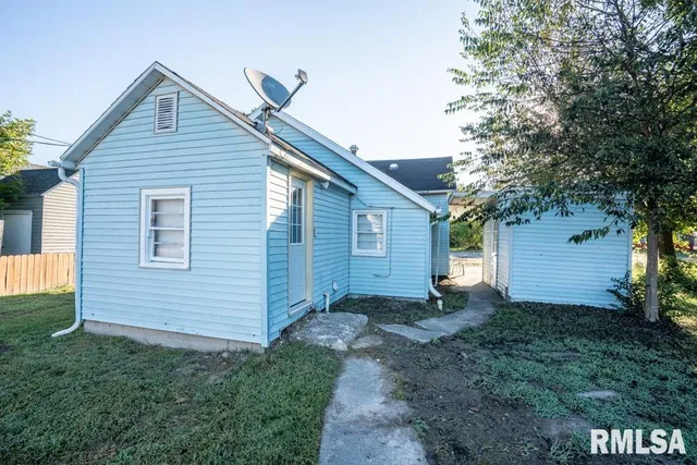 $49,999 | 111 South 5th Street, Elkville, IL 62932