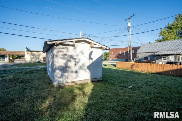 $49,999 | 111 South 5th Street, Elkville, IL 62932