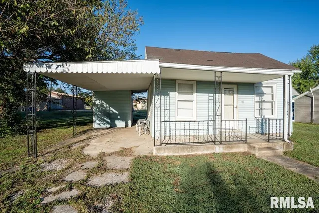 $49,999 | 111 South 5th Street, Elkville, IL 62932