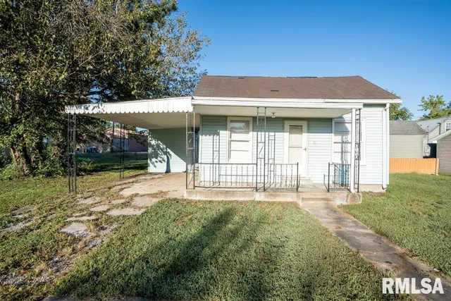 $49,999 | 111 South 5th Street, Elkville, IL 62932